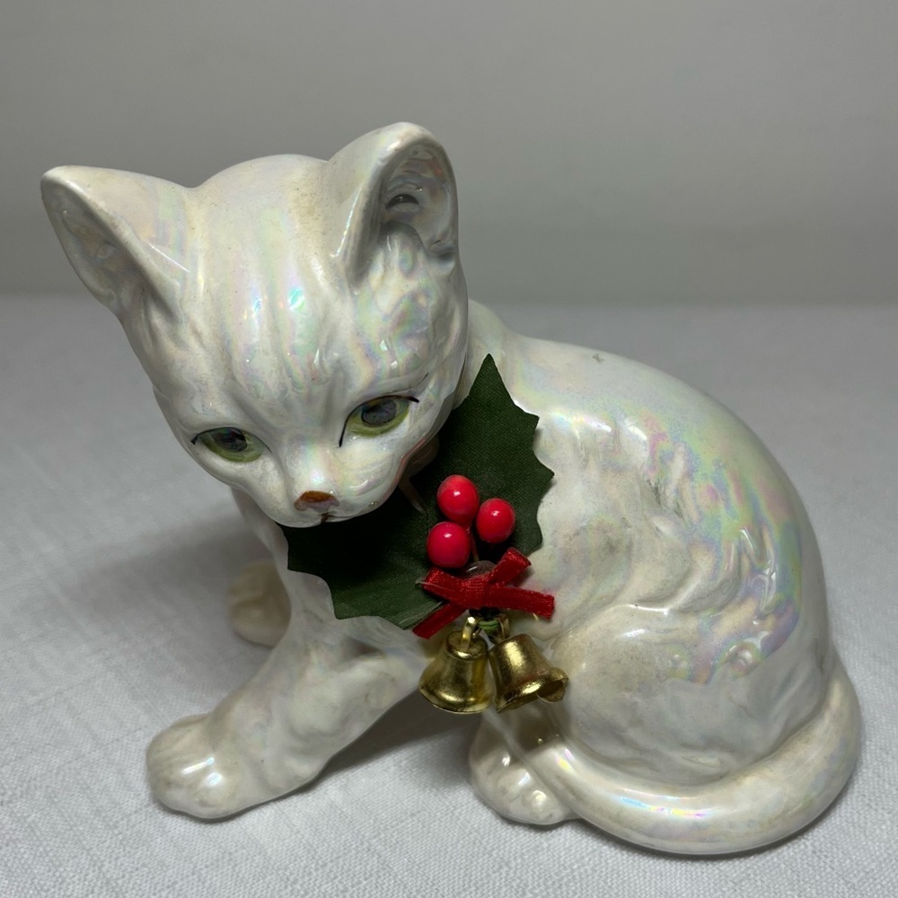 Enesco Iridescent Cat Figurine with Christmas Holly Bells. Vintage 🎄🎄🎄